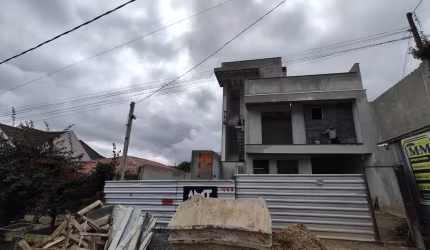 LINDO TRIPLEX DE FRENTE P RUA NO BAIRRO ALTO COM LINDA VISTA