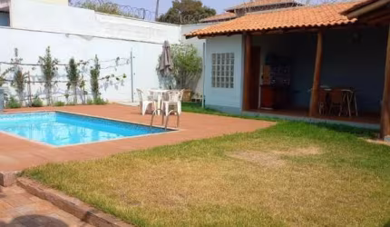 Oportunidade na Zona Leste: Casa à venda no City Ribeirão, Ribeirão Preto-SP, com 3 quartos, 1 suíte, 3 salas, 4 banheiros, 4 vagas, 290 m² - Quer Imóvel Negócios Imobiliários.