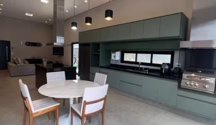 Luxuosa Casa em Condomínio à Venda em Ribeirão Preto-SP no bairro Quintas de São José: 3 quartos, 3 suítes, 1 sala, 4 banheiros, 4 vagas de garagem, 157m².