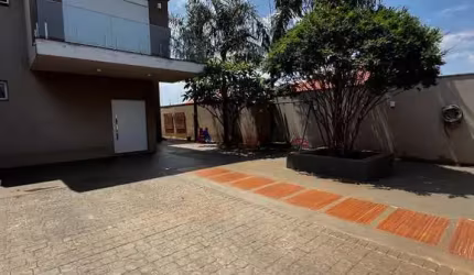 Imperdível! Casa à venda em Cravinhos-SP, 3 quartos, 1 suíte, 2 salas, 3 banheiros, 4 vagas de garagem, 170m². Aproveite!