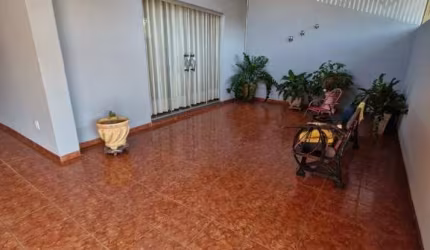 Imperdível: Casa à venda em Ribeirão Preto-SP, bairro Alto do Ipiranga. 3 quartos, 2 suítes, 3 salas, 4 banheiros, 3 vagas de garagem. 267,06 m².