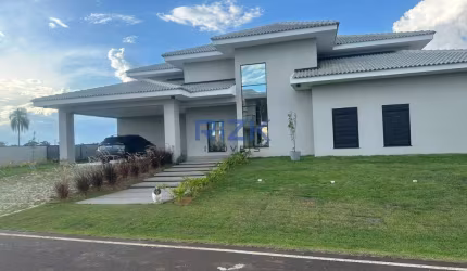 Casa terrea em Condominio  com 4 quartos