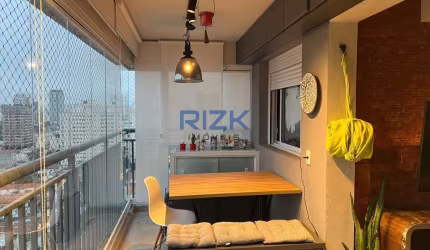 Apartamento reformado, 2 QUARTOS, 2 VAGAS.