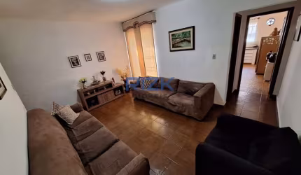 Casa com amplo terreno para venda