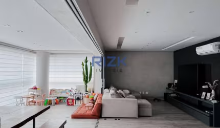 4 dormitórios , 220 m2 e 04 garagens.