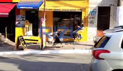 Prédio comercial com renda na Liberdade