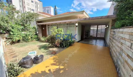Casa térrea com 374 m²