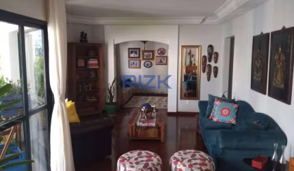 4dormitorios com 3 suítes , 3 garagens.