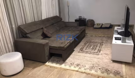 Casa tipo sobrado em rua tranquila