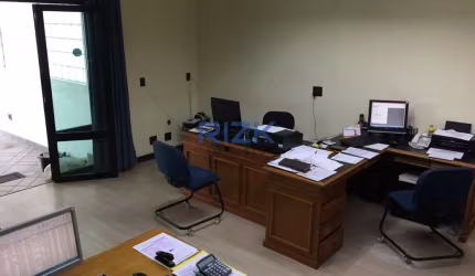 Aluga-se sala ampla na Aclimação em ótimo ponto!