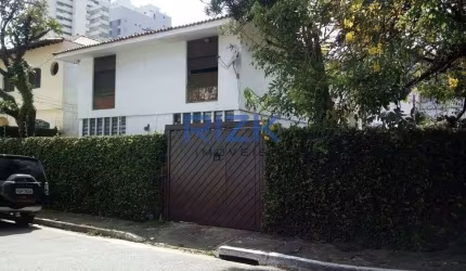 Casa a 150 metros do Paq. Aclimação