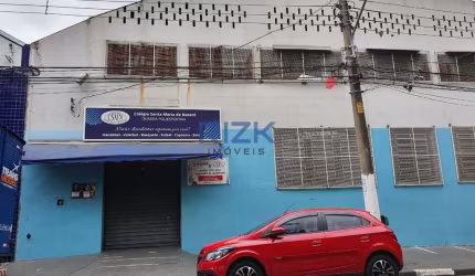 Galpão com pé direito alto e livre
