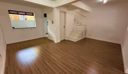 Excelente sobrado interno no Boqueirão