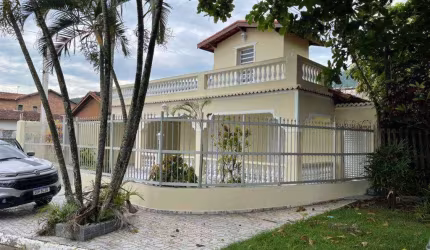 Casa com 4 dorms, Solemar, - Linda - Isolada - Esquina! - Cód: ACT2632