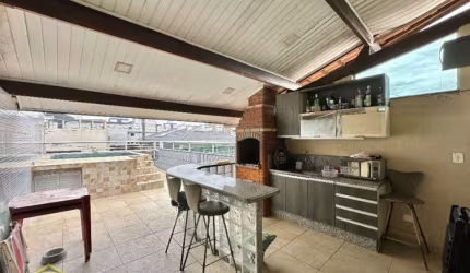 Sobrado Triplex no Boqueirão, com 03 dormitórios e piscina!! Lado Praia!!