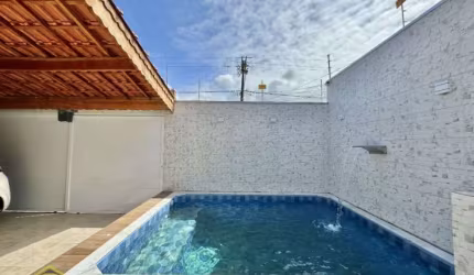 Linda Casa Térrea Isolada com Piscina e Churrasqueira à Carvão!!