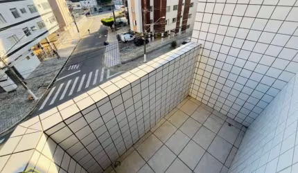 Apartamento com 1 dorm na Vila Tupi - sacada e Vista Mar - Confira!