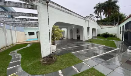Oportunidade!! Casa com piscina, 05 dorms, pertinho da praia!!