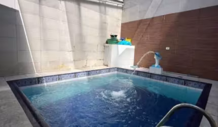 Oportunidade!! 02 dorms, Casa com piscina!!
