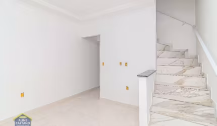 Casa de condomínio 2 dormitórios próximo a praia!!