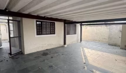 CASA ISOLADA, 2  DORMS + EDÍCULA COM BANHEIRO, QUINTAL SUPER ESPAÇOSO APENAS R$445 MIL.