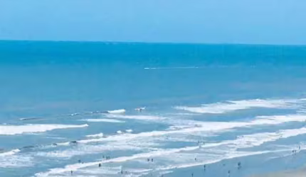 EMPRENDIMENTO FRENTE MAR, SACADA COM UMA BELA VISTA , ANDAR ALTO , MOBILIADO.