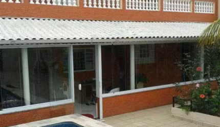 Sobrado com 4 dorms, Ocian, Praia Grande! Financia!! Oportunidade!!