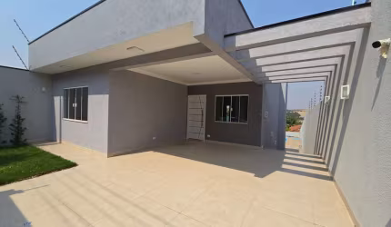 Casa padrão com piscina à Venda, Jardim Andrade, Maringá, PR