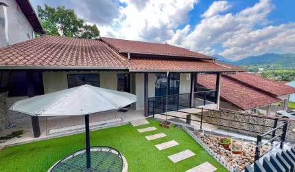 Casa com 3 dormitórios para alugar, 250 m² por R$ 5.255,79/mês - Itoupava Central - Blumenau/SC
