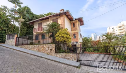 Casa com 4 dormitórios à venda, 357 m² por R$ 1.300.000,00 - Vila Nova - Blumenau/SC