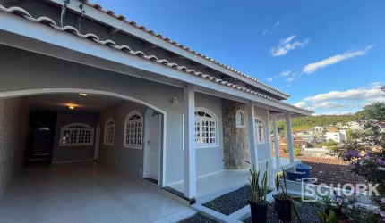 Casa com 3 dormitórios para alugar, 270 m² por R$ 3.400,00/mês - Itoupava Central - Blumenau/SC