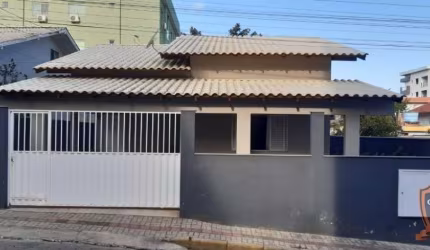 CASA RUA CARDEAL 3 QUARTOS