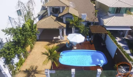 Linda casa com 4 suítes com piscina em Mariscal