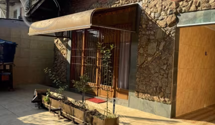 Casa Padrão de 03 dormitórios para venda no Jardim Santa Maria Guarujá.