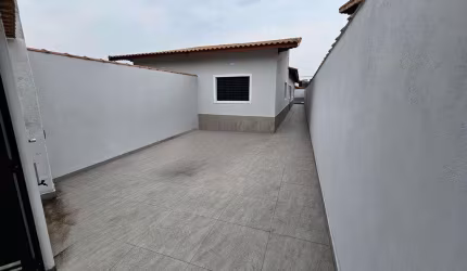 Linda Casa no Flórida Mirim em Mongaguá com Suíte, Piscina e Área Gourmet