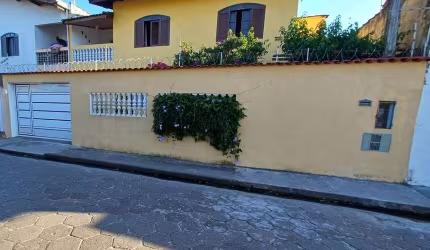 Sobrado à venda em Itanhaém, Suarão, 2 dormitórios  sendo 1 suíte, com 102.5 m²