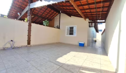 Casa à venda em Mongaguá, Jussara, com 2 quartos, com 75 m²
