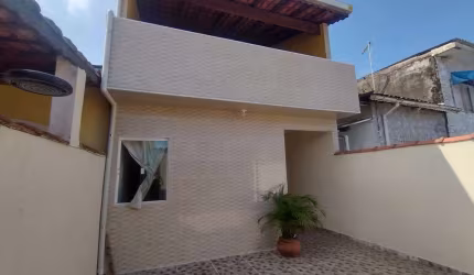 Sobrado à venda em Mongaguá, Balneário Itaguai, com 2 quartos, com 97 m²