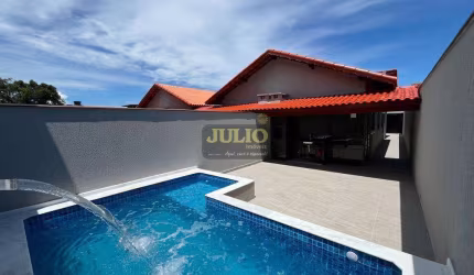 Casa à venda em Itanhaém, Campos Elíseos, com 2 dormitorios + piscina, com 70 m². Aceito financiamento bancário!