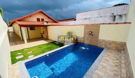 Casa lado praia com 03 dormitórios, churrasqueira e piscina!!
