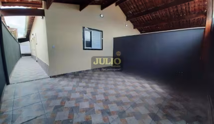 Casa à Venda em Agenor de Campos, Mongaguá – 2 Dormitórios, Suíte, Piscina e Churrasqueira