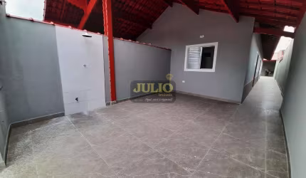 ✅ Casa à Venda em Mongaguá — 3 Dormitórios, Suíte, Piscina e 2 Vagas, Terreno Amplo!