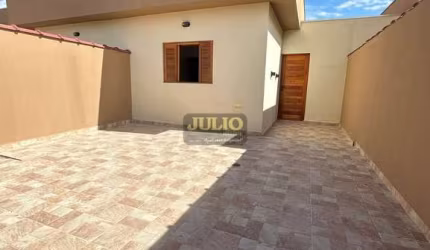 Casa à Venda no Savoy em Itanhaém – 2 Dormitórios, Suíte, 2 Vagas e Ótima Localização