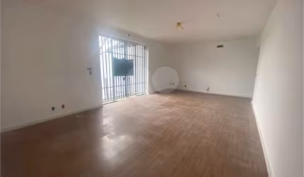 Casa com 4 quartos para locação em Jardim Messina - SP
