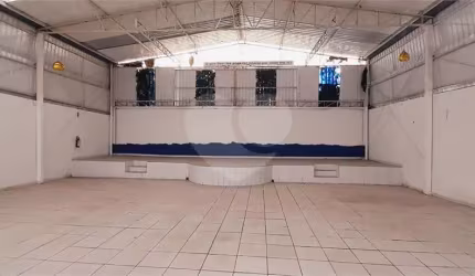 Prédio inteiro para locação em Vila Vianelo - SP