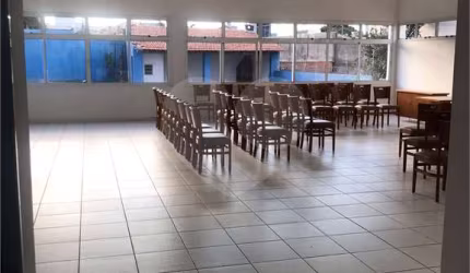 Prédio inteiro à venda ou para locação em Vila Torres Neves - SP
