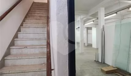 Prédio inteiro para locação em Vila Rami - SP
