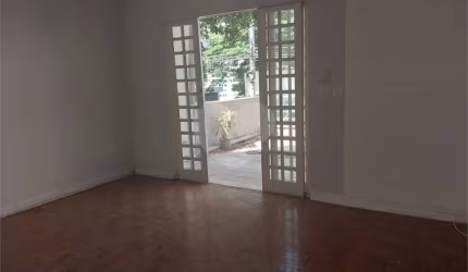 Casa com 2 quartos para locação em Chácara Urbana - SP