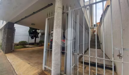 Casa com 8 quartos à venda ou para locação em Centro - SP