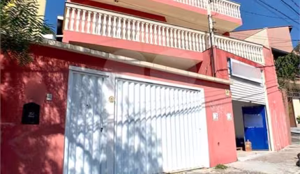 Sobrado com 4 quartos à venda em Jardim Estádio - SP